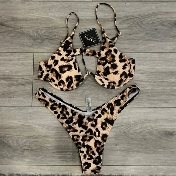 Leopard 2 piece - Picture 1 of 3